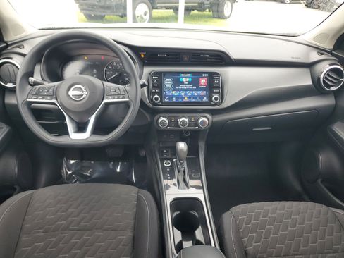 Used 2023 Nissan Kicks SV image 14