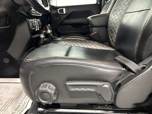 Used 2021 Jeep Wrangler Unlimited Sahara AWD/4WD image 11