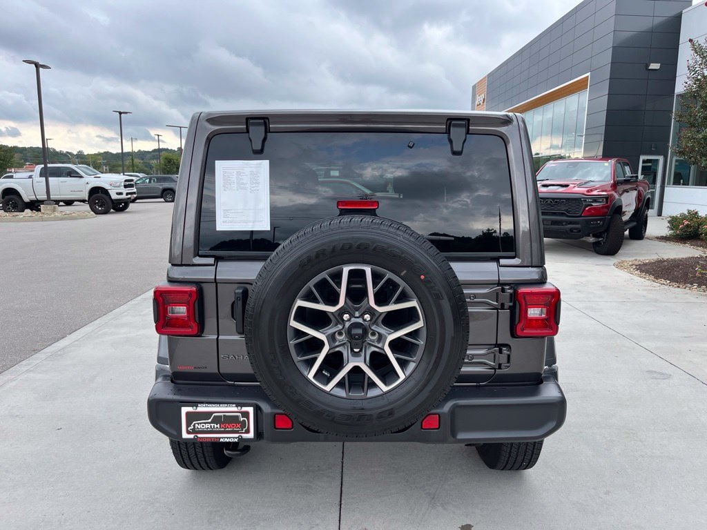 Used 2026 Jeep Wrangler Unlimited Sahara AWD/4WD image 19