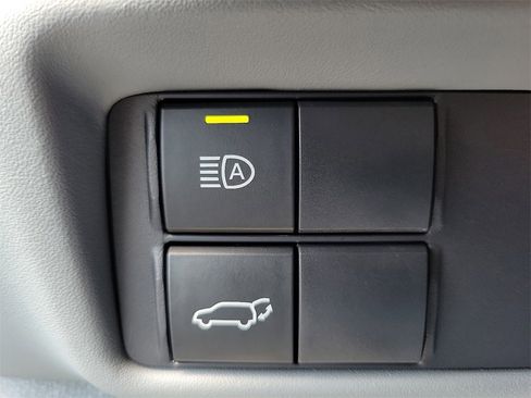 Used 2022 Toyota Highlander XLE image 18