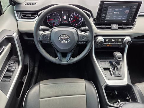 Used 2022 Toyota RAV4 XLE w/ Convenience Package FWD image 15