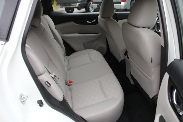 Used 2020 Nissan Rogue Sport SV w/ All-Weather Package AWD/4WD image 36