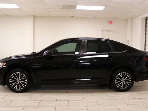 Used 2019 Volkswagen Jetta SE w/ Cold Weather Package FWD image 10