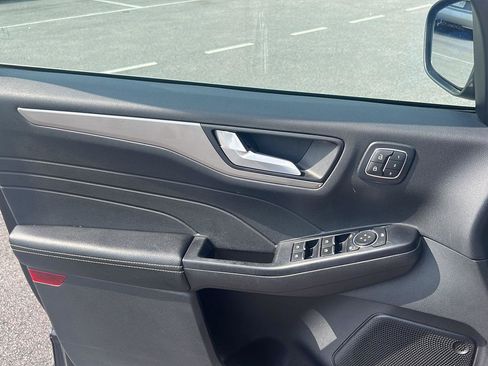 Used 2022 Ford Escape Titanium image 31