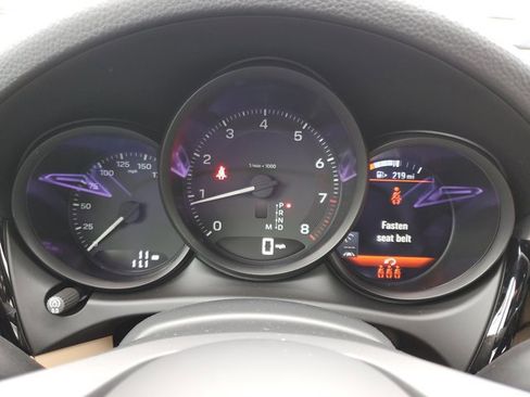 Used 2025 Porsche Macan image 33