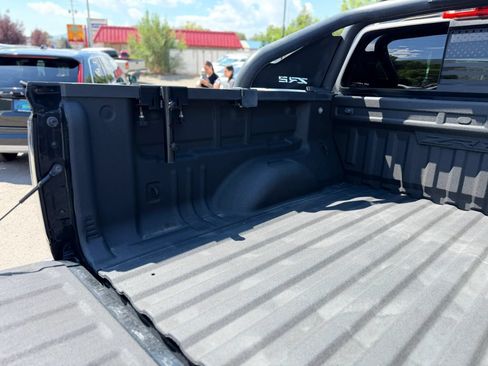 Used 2018 Chevrolet Colorado ZR2 w/ ZR2 Midnight Special Edition AWD/4WD image 21