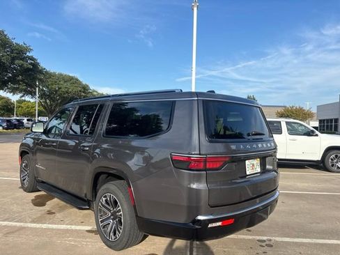 Used 2024 Jeep Wagoneer L Series II w/ Flexible Seating Group AWD/4WD image 7