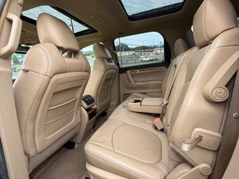 Used 2008 Saturn Outlook XR w/ Premium Trim Package image 12