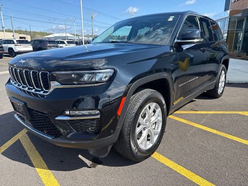 Used 2023 Jeep Grand Cherokee Limited w/ Luxury Tech Group II AWD/4WD image 4