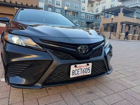 Used 2018 Toyota Camry SE FWD image 23
