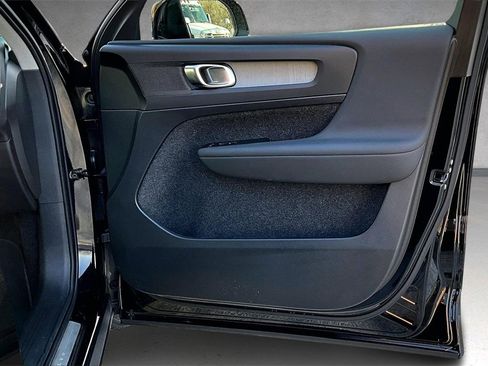 Certified 2026 Volvo XC40 B5 Plus w/ Protection Package Premier image 27