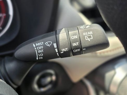 Used 2024 Toyota RAV4 XLE FWD image 35