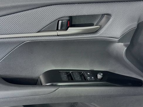 Used 2025 Toyota Camry SE FWD image 19