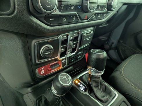 Certified 2025 Jeep Gladiator Willys image 25