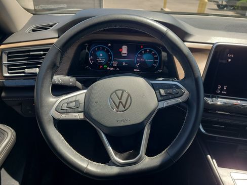 Used 2024 Volkswagen Atlas SE AWD/4WD image 17