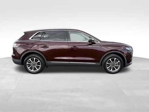 Used 2022 Lincoln Nautilus FWD w/ Premium Package image 8