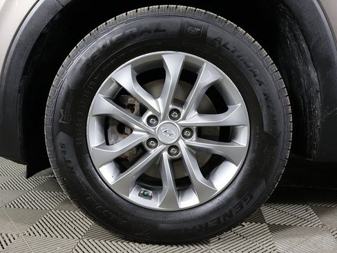 Used 2019 Hyundai Santa Fe SE image 18