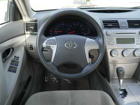 Used 2010 Toyota Camry LE FWD image 28
