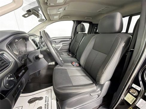 Used 2018 Nissan Titan SV image 19
