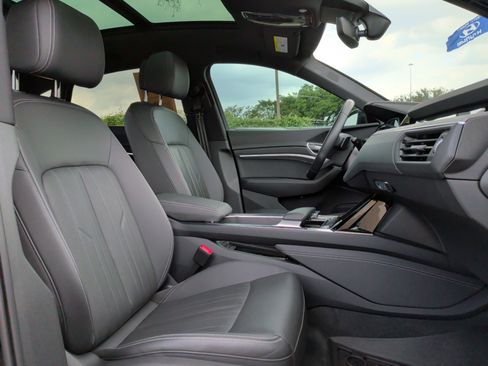 Used 2023 Audi e-tron Premium Plus image 33