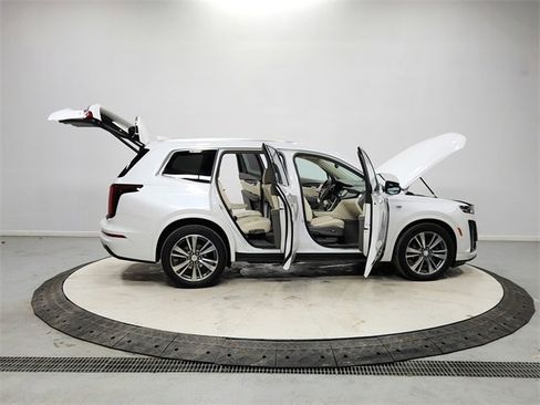 Used 2021 Cadillac XT6 Premium Luxury image 16