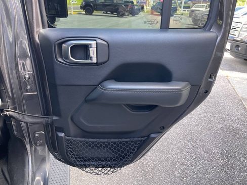 Used 2018 Jeep Wrangler Unlimited Sahara w/ Dual Top Group AWD/4WD image 33