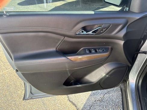 Used 2023 GMC Acadia SLE w/ Elevation Edition image 24