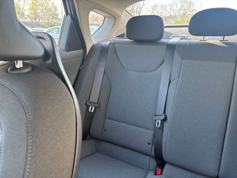 Used 2025 Kia K4 LXS image 38