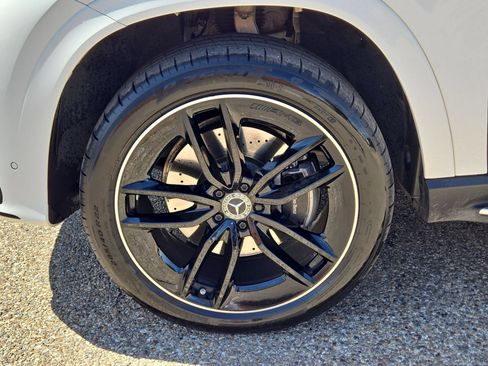 Used 2024 Mercedes-Benz GLE 580 4MATIC image 11