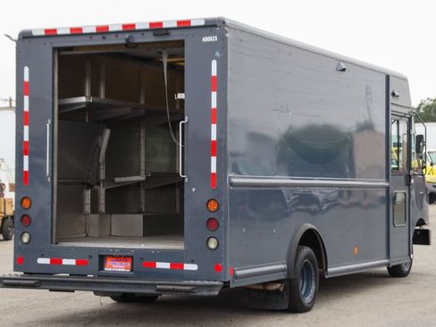 Used 2019 Ford E-450 and Econoline 450 Super Duty RWD image 12
