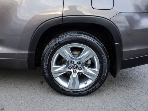 Used 2017 Toyota Highlander Limited image 27