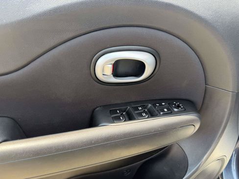 Used 2015 Kia Soul + FWD image 19