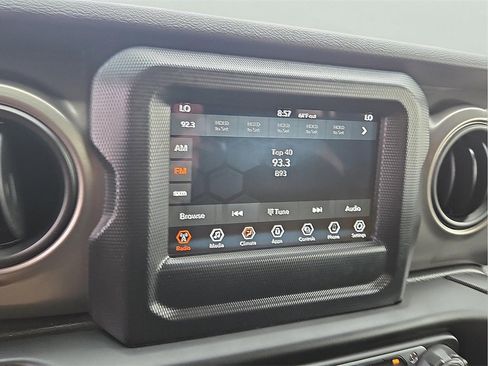 Used 2023 Jeep Gladiator Willys image 18