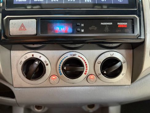 Used 2005 Toyota Tacoma PreRunner w/ TRD Sport Pkg #2 RWD image 21