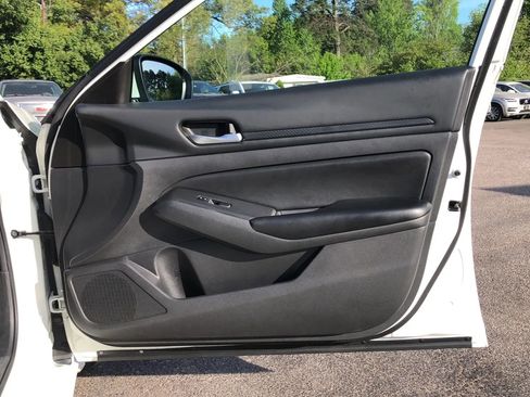 Used 2022 Nissan Altima 2.5 S image 11