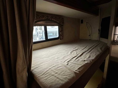 Used 2011 Ford E-450 and Econoline 450 Super Duty w/ Motorhome Prep Pkg image 22