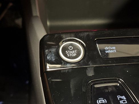 New 2025 Audi Q6 e-tron Premium Plus image 22