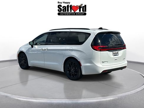 New 2026 Chrysler Pacifica Limited w/ Uconnect Theater Family Group FWD image 6