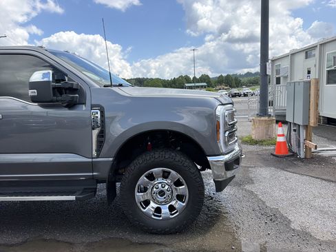 Used 2024 Ford F250 Lariat w/ Lariat Ultimate Package AWD/4WD image 2