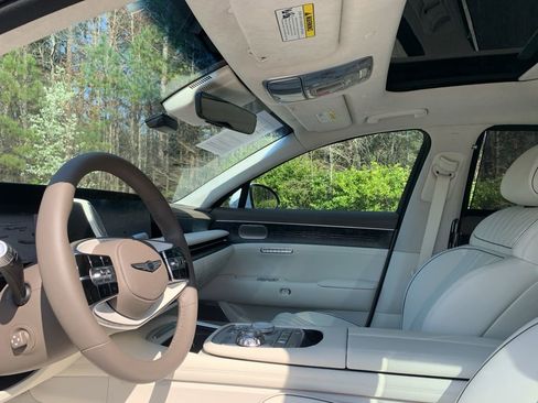 Used 2025 Genesis G90 3.5T image 7