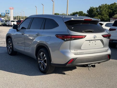 Used 2023 Toyota Highlander XLE FWD image 7