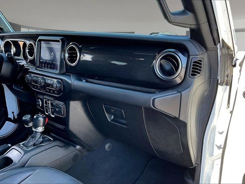 Used 2022 Jeep Wrangler Unlimited Sahara AWD/4WD image 16