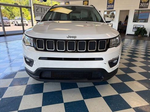 Used 2019 Jeep Compass Latitude w/ Popular Equipment Group FWD image 2