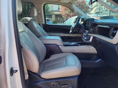 Used 2022 Ford Expedition Max Limited AWD/4WD image 16