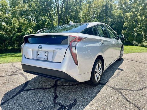 Used 2017 Toyota Prius Three w/ Carpet Mat Package FWD image 6