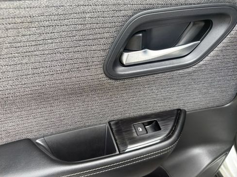 Used 2023 Nissan Rogue SV FWD image 23