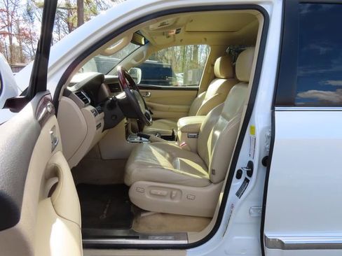 Used 2013 Lexus LX 570 4WD image 24