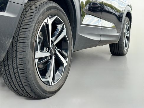 Used 2023 Chevrolet TrailBlazer RS w/ Convenience Package FWD image 16