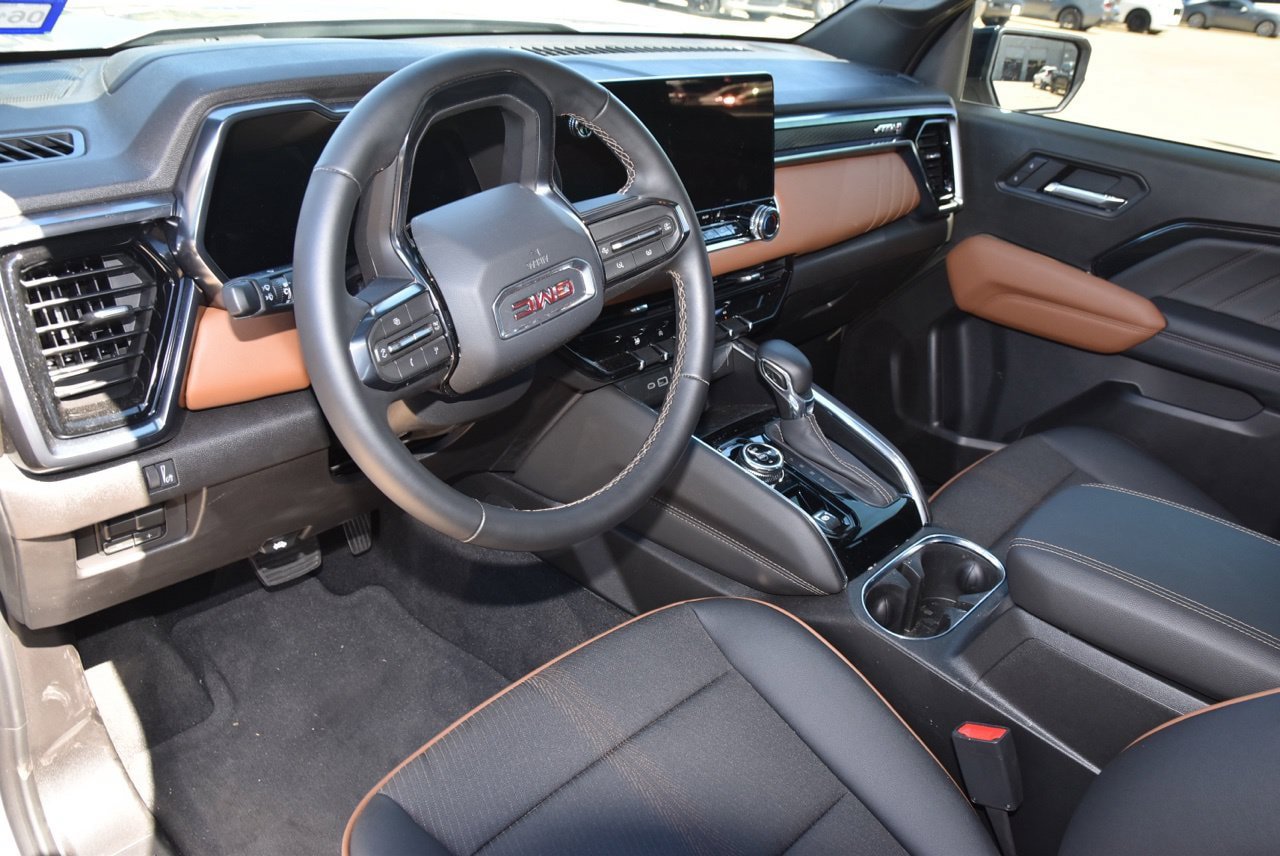 Used 2026 GMC Canyon AT4 AWD/4WD image 8