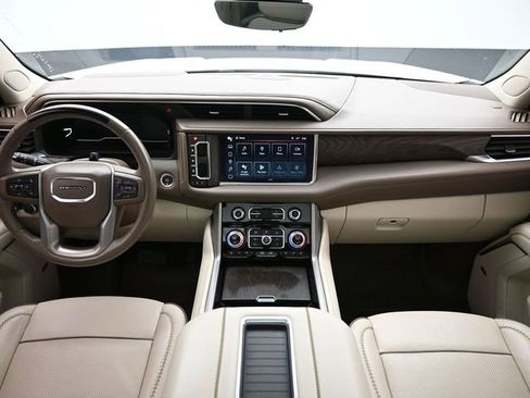 Used 2023 GMC Yukon XL Denali w/ Denali Reserve Package image 12
